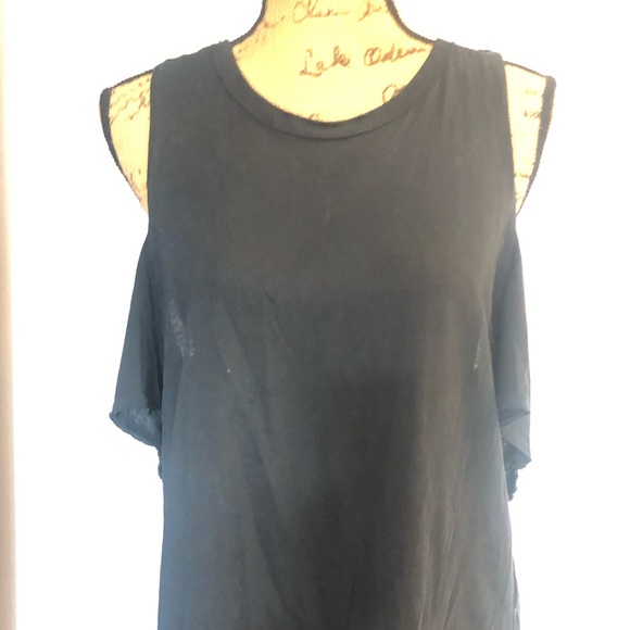 Black cold shoulder T - Picture 2 of 5